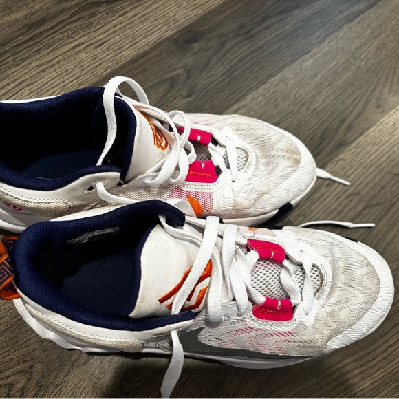 Nike Kids White and Pink Sneakers athletic youth size 7 sports sporty - Picture 2 of 11